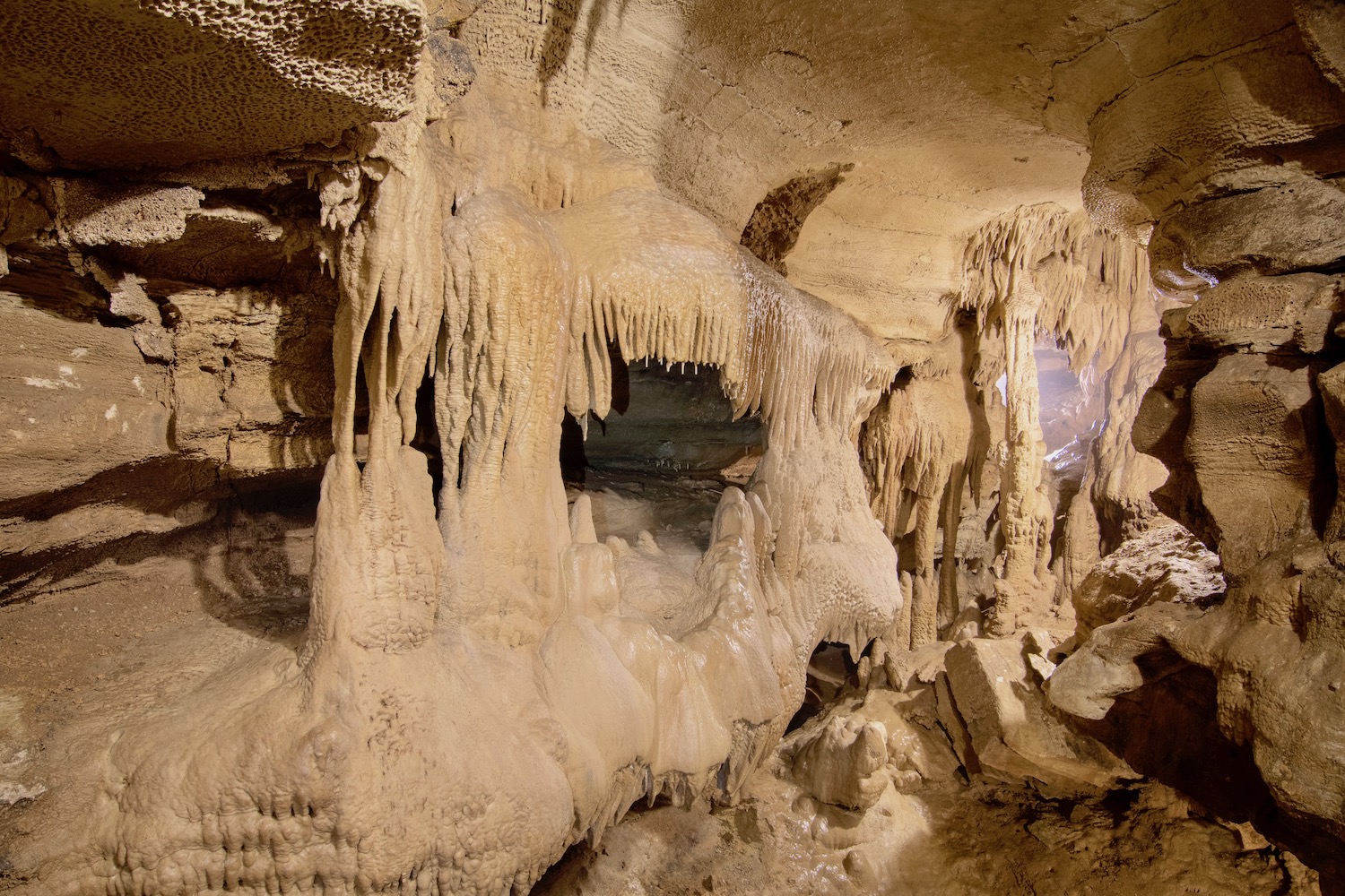 Inside Crystal Onyx Cave
